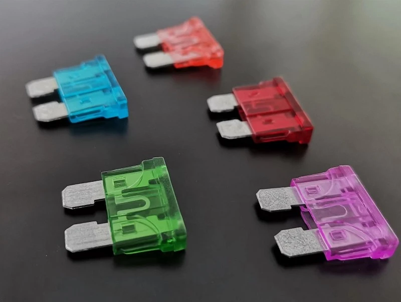 Medium car blade fuse 75A Medium car blade fuse 75A