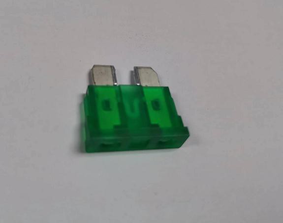Fusible automotriz verde de la baja tensión de la fuente DC32V 30A de la fábrica de China para los coches